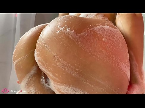 ❤️ Donkerkop masturbeer poes met vibrator tot intense orgasme in stort ️❌ Seks by ons ️❤